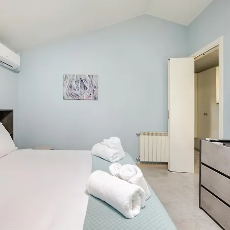 Blue Sky - 5 Min Vatican *