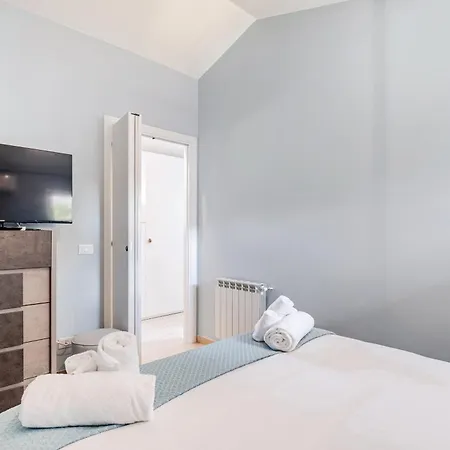 Blue Sky - 5 Min Vatican *