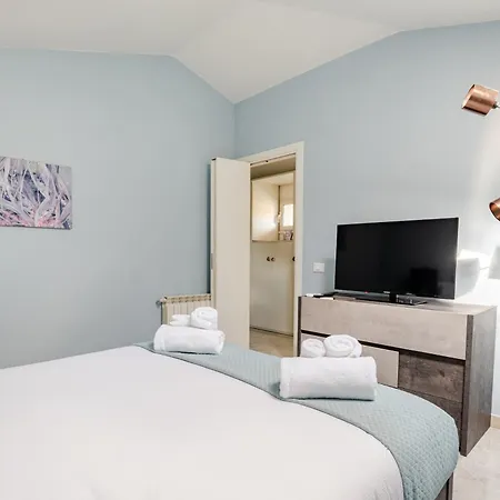 Blue Sky - 5 Min Vatican