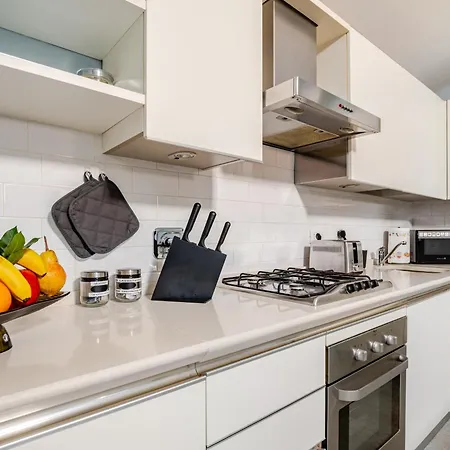 Blue Sky - 5 Min Vatican Apartment